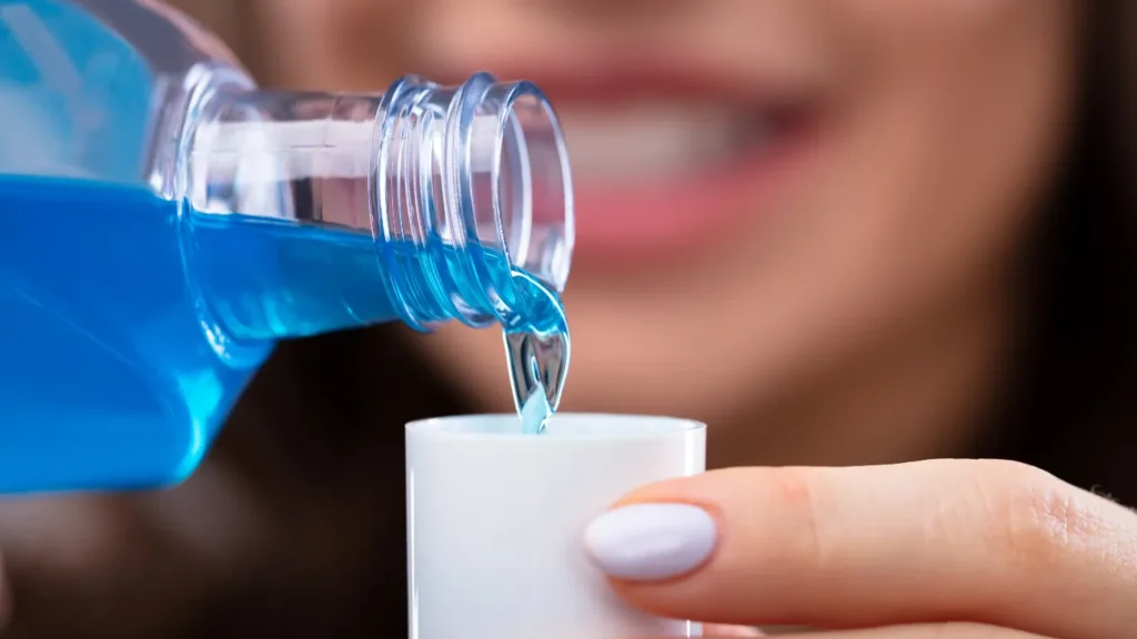 مضمضة لعلاج حساسية الأسنان