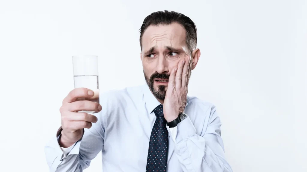سبب وجع الأسنان عند شرب الماء البارد