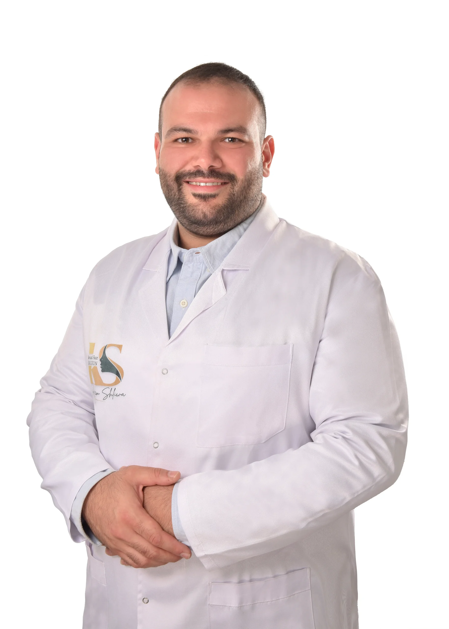 دكتور أسنان متخصص في علاج وتجميل الأسنان